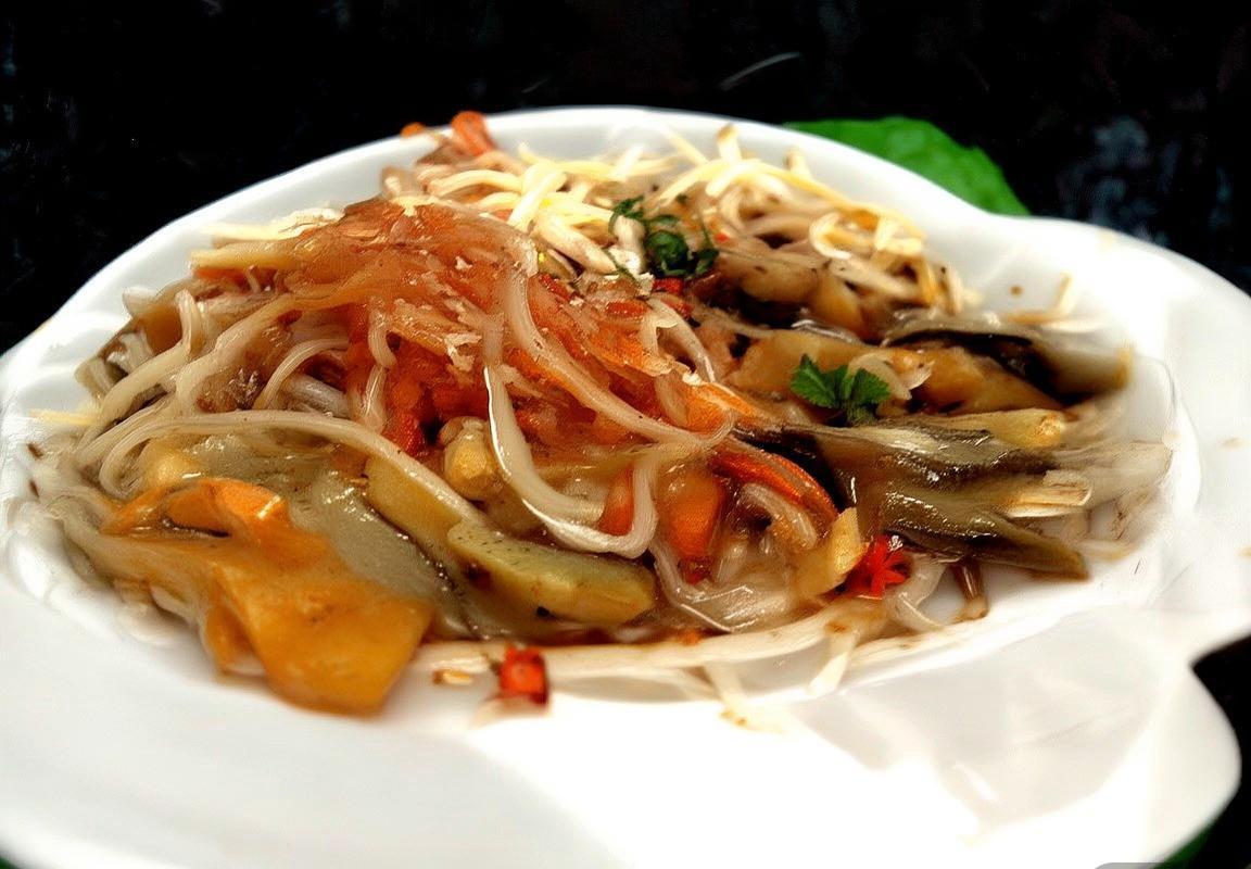 湖人里夫斯成非卖品，恩比德伤情牵动季后赛，西部竞争湖人迎转机